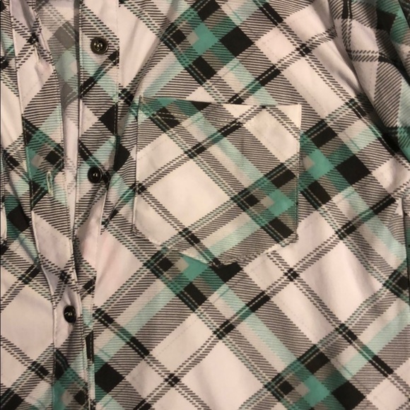 Button‎ Down Mint & White Shirt - Picture 6 of 8
